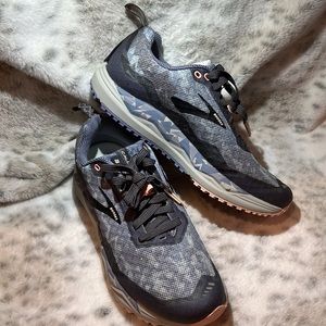 Brooks Energize me Caldera 3 Trail Shoe Ladies size 10 NEW IN BOX